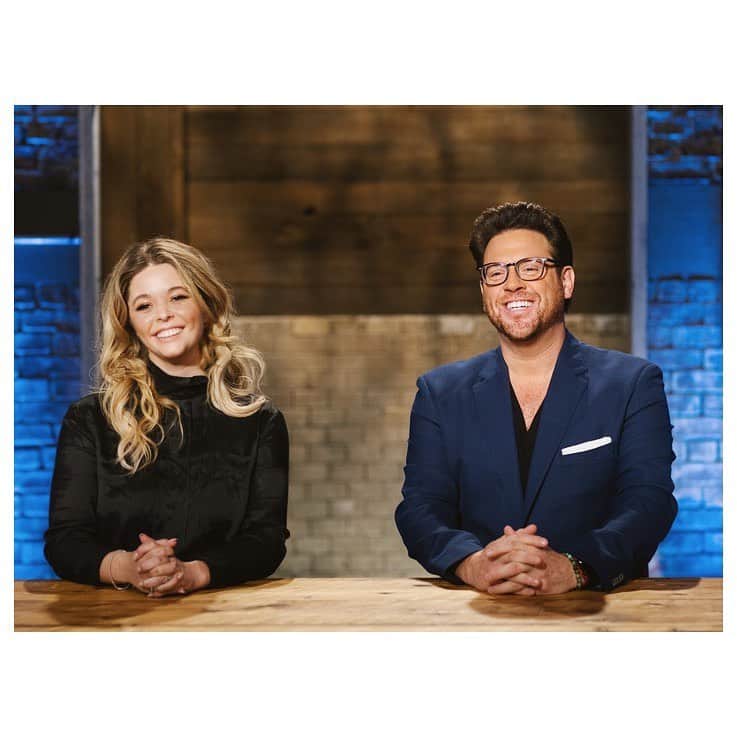 サーシャ・ピーターズのインスタグラム：「Watch me and @conantnyc desperately try to distract @bobbyflay on a new #beatbobbyflay January 19th on the @foodnetwork 🍴 I felt honored and simultaneously extremely unqualified filming this episode. I also had the best tacos EVER. Enjoy 😉 #sashaingoodtaste」