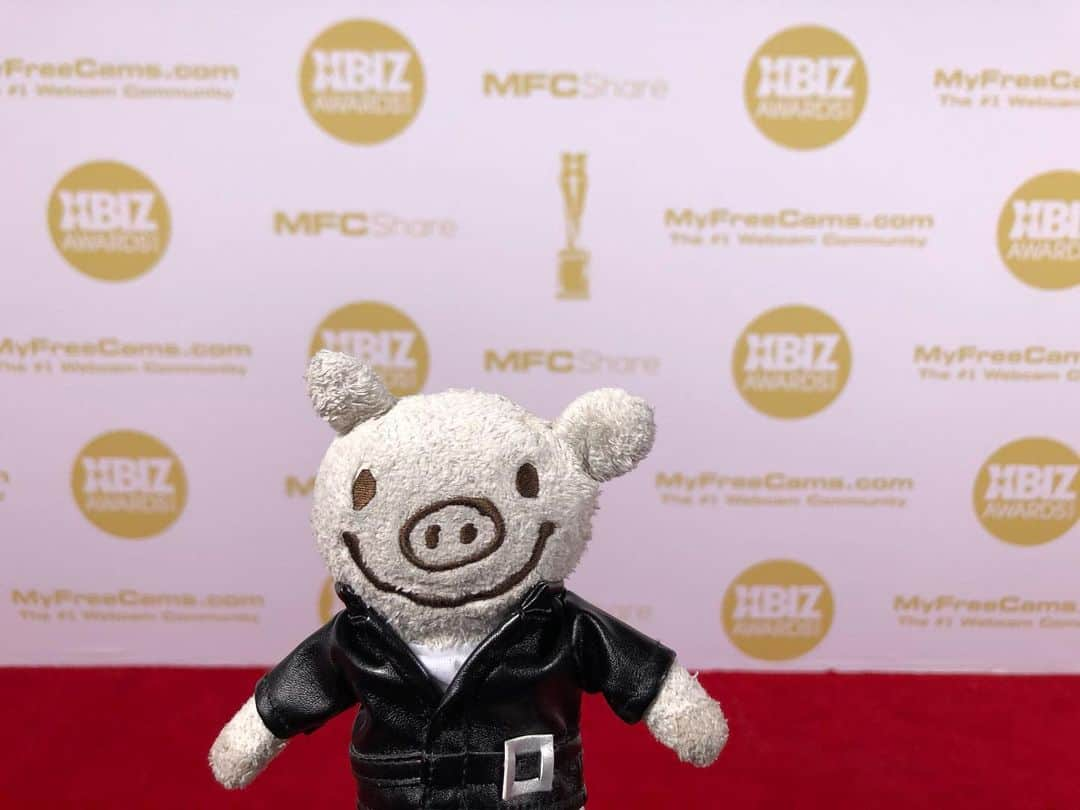 まりかさんのインスタグラム写真 - (まりかInstagram)「Last night was fun. Thank you @xbizofficial  I made the redcarpet outfit! アワード賞行って来ました。今回レッドカーペットの衣装は、着物をやめて手作りです。」1月18日 7時41分 - maricahase