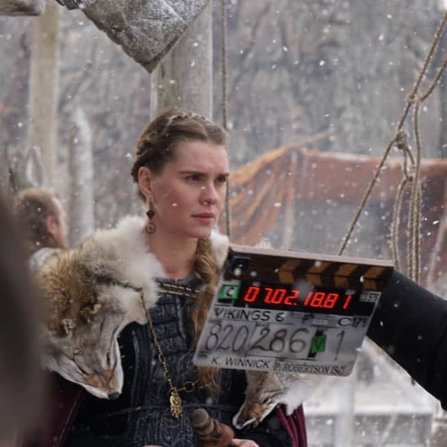 キャサリン・ウィニックのインスタグラム：「Directing the new Queen, Gunnhild played by Iceland’s one and only @raggaragnars. Strength and beauty.. she’s a force! 🎬 #Director #nextepisode」