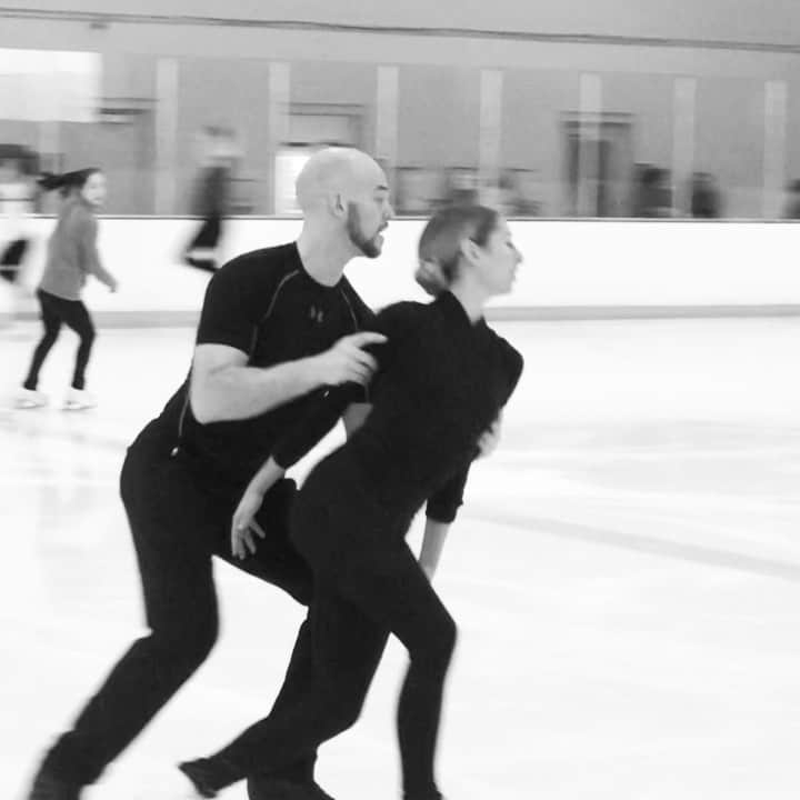 のインスタグラム：「Never been so excited to debut a program before, but this one makes me feel so at home, like we were made to dance under the moonlight.  See our Clair de Lune in Greensboro 🌒」