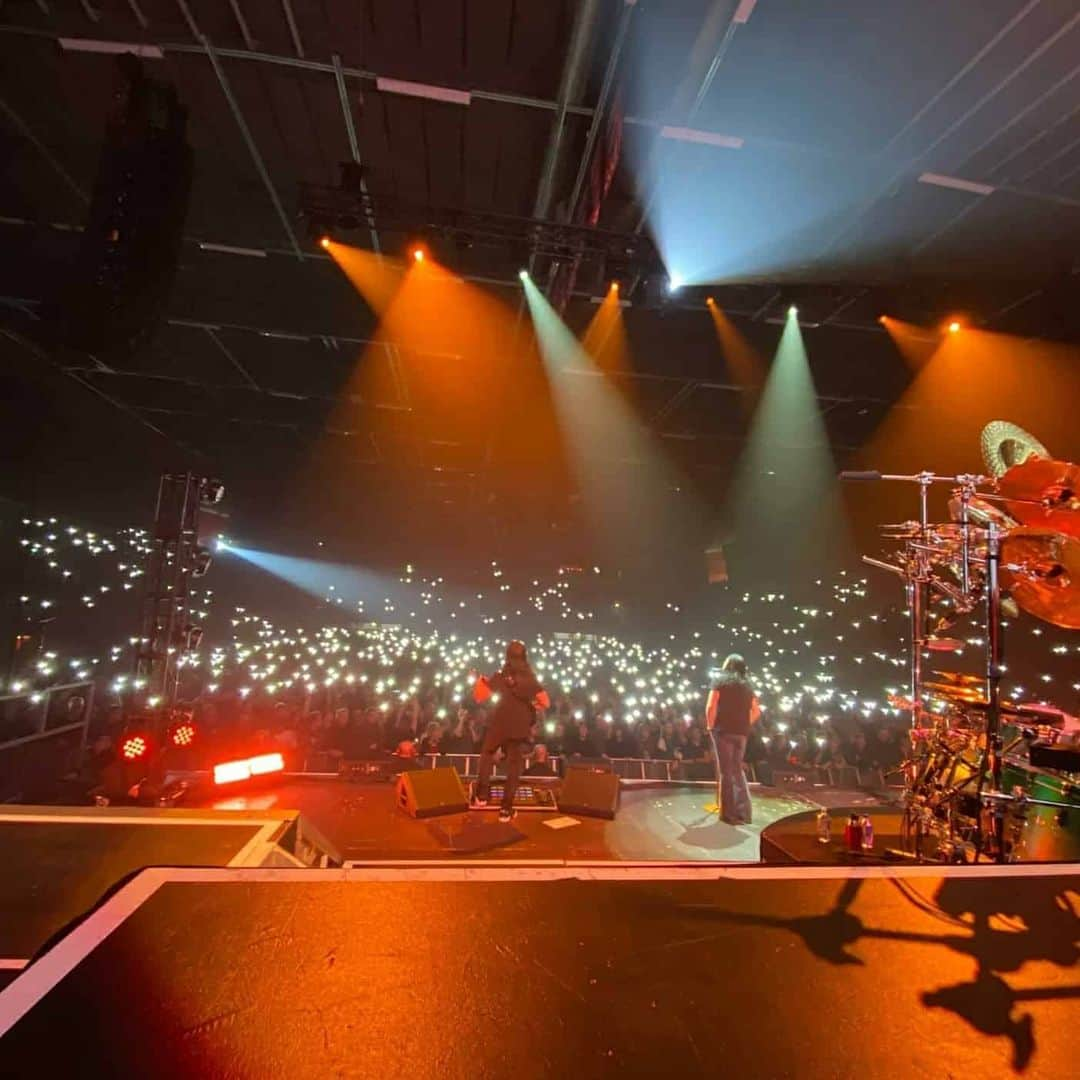 ドリーム・シアターさんのインスタグラム写真 - (ドリーム・シアターInstagram)「Thank you Helsinki! 🇫🇮 #dreamtheater #distanceovertimetour」1月18日 8時22分 - dreamtheaterofficial