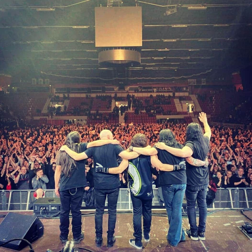 ドリーム・シアターさんのインスタグラム写真 - (ドリーム・シアターInstagram)「Thank you Helsinki! 🇫🇮 #dreamtheater #distanceovertimetour」1月18日 8時22分 - dreamtheaterofficial