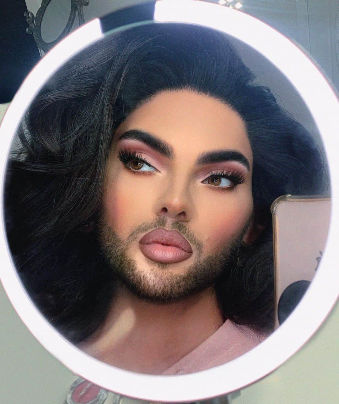 A riel D iazのインスタグラム：「Alexa, play all the dudes that ever played me.  Mirror by @simplehuman  Eyes: @colourpopcosmetics blush crush palette, @hudabeauty light nude palette. @houseoflashes iconic lashes. @milkmakeup bcc liner. @desioeyes cappuccino contacts. @anastasiabeverlyhills dipbrow gel  Lips: @makeupforeverofficial whatever walnut liner, @doseofcolors truffle lipstick. @colourpopcosmetics always right lip crayon.  Face: @makeupforeverofficial reboot foundation & ultra UD concealer. @narsissist radiant creamy concealer, @lauramercier translucent powder, @buxomcosmetics Mykonos blush.  Hair by @perfectlocks」