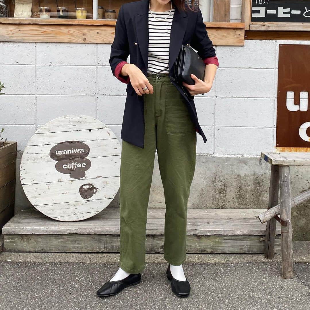美生のインスタグラム：「昨日も @donobanweb LIVE配信﻿ ご視聴いただきありがとうございました🙇‍♂️﻿ ﻿ 昨日発売のベイカーパンツに﻿ 紺ブレとボーダーを合わせるのは﻿ 定番だけどずっと好きなスタイル♡﻿ ﻿ お買い物したサイズ載せておきます♡﻿ ﻿ 169cm﻿ ベイカーパンツ▷102cm﻿ ﻿ 24.5-25cm(LL) 甲高幅広﻿ ギャザーバレエシューズ🩰▷40(25cm)﻿ ﻿ 素敵な週末をお過ごしください🕊﻿ ﻿ ﻿」