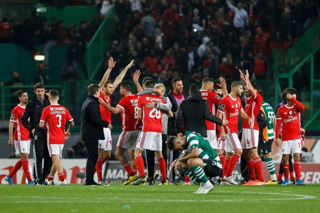 ユリアン・ヴァイグルのインスタグラム：「Boa vitoria, seguimos juntos! 👊🏼💪🏽🦅 @slbenfica」