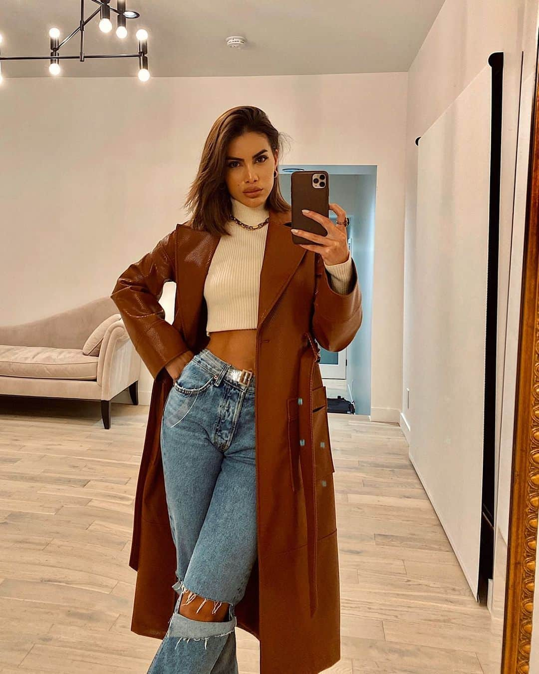 Camila Coelhoさんのインスタグラム写真 - (Camila CoelhoInstagram)「LA coat season🍁 (it’s finally getting colder out ) #ootd ———- Começando a tirar os casacos do armário (o inverno daqui custa chegar - mas confesso que to adorando 😂) #lookdodia #fallfashion」1月18日 9時16分 - camilacoelho