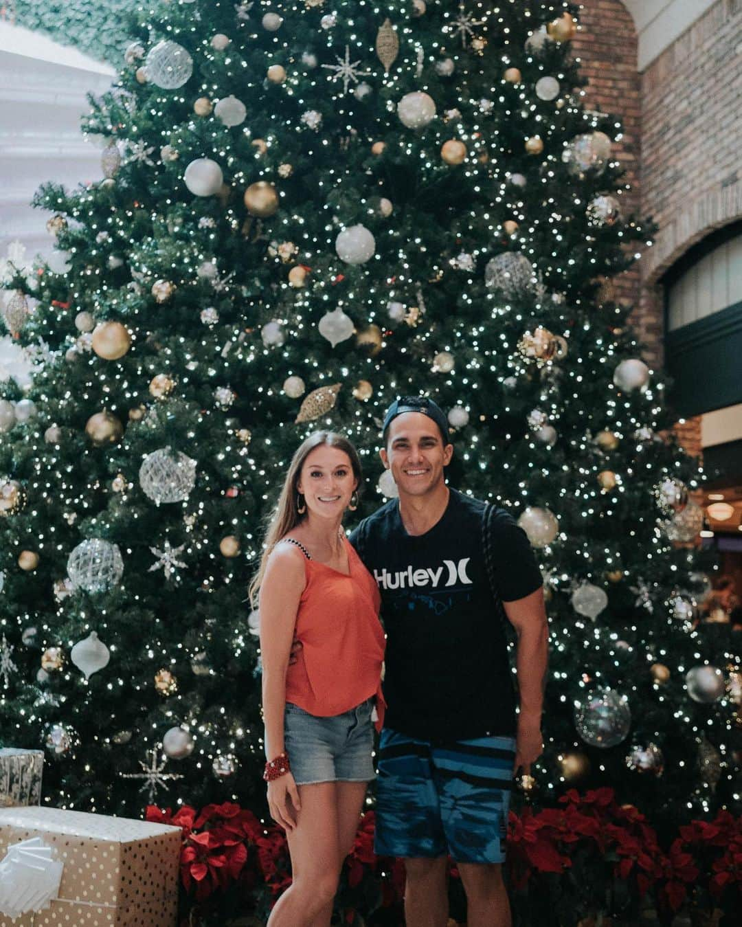 アレクサ・ヴェガさんのインスタグラム写真 - (アレクサ・ヴェガInstagram)「Hi we’re the PenaVega’s and we’d like it to be the Christmas season again. Please and thank you. 🌲 🎁😍」1月18日 9時26分 - vegaalexa