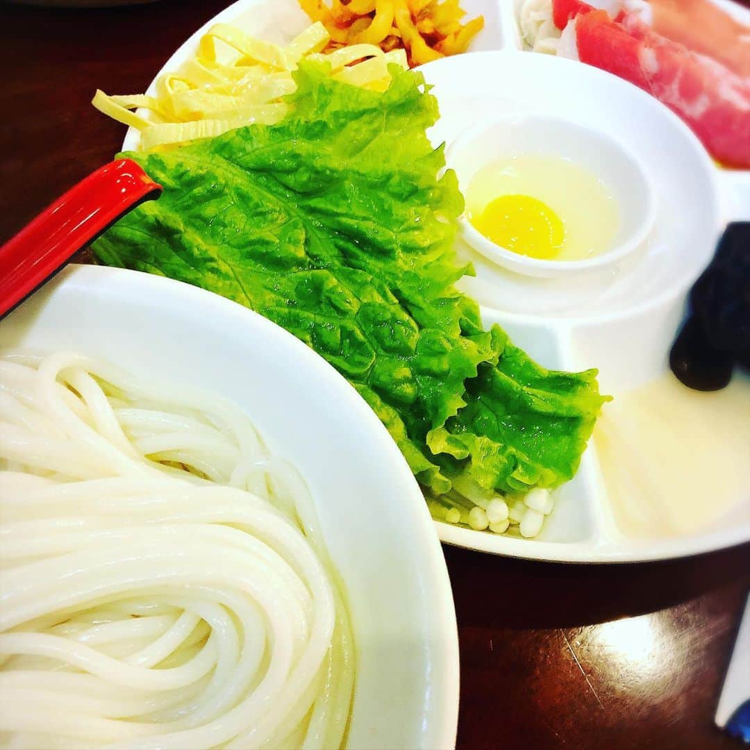 和泉元彌さんのインスタグラム写真 - (和泉元彌Instagram)「20200114 北京について 最初の晩餐。  食べ方にクセのある ビーフン。  でも味は、 とても優しく、美味しい一杯でした。  旅の疲れを癒してくれました。  翌日から怒涛の日々の始まり」1月18日 9時40分 - izumimotoya