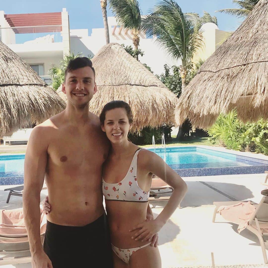 モリー・クレクロウのインスタグラム：「Much needed sun, beach & time away.❤️ #theTaylors #bestvacation」