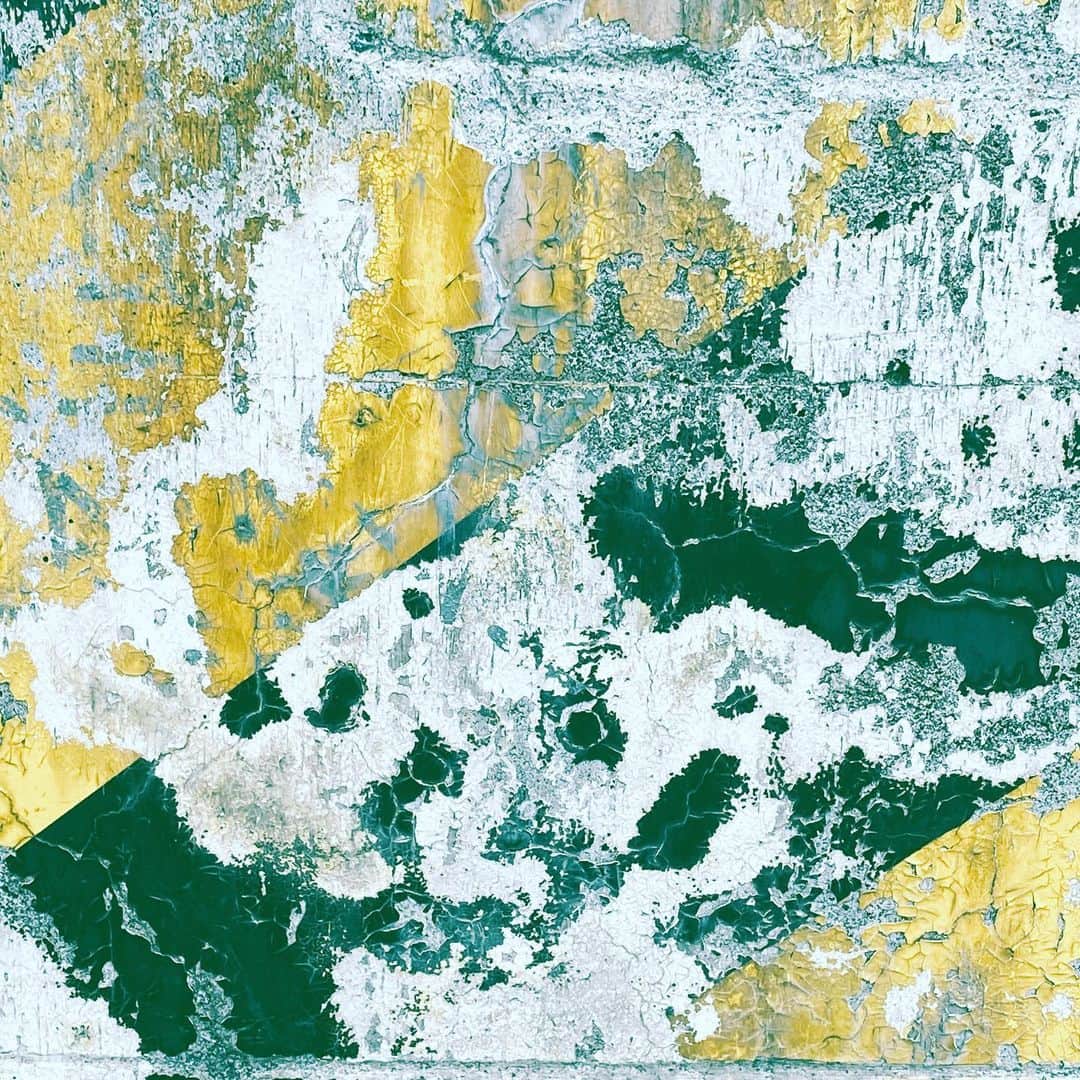 のインスタグラム：「#art #wallart #black #yellow #white #street」