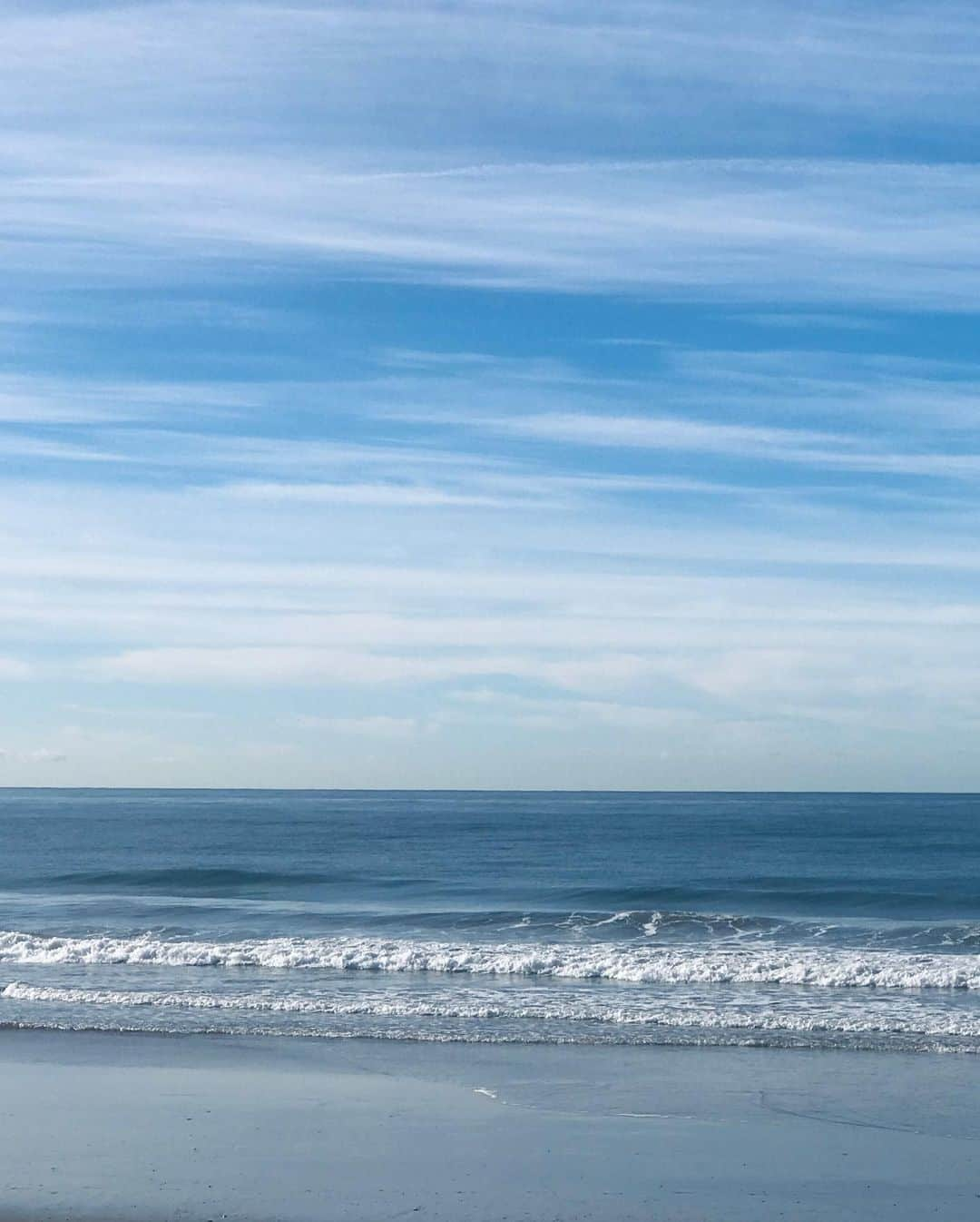 ジェニファー・ビールスさんのインスタグラム写真 - (ジェニファー・ビールスInstagram)「Let’s take another virtual walk together.  We’ll start here...and end up there.  #nature #wardrobechange  Yes,please.  PS. For part of the way I had company, but you’ll have to be patient...😉」1月18日 10時09分 - thejenniferbeals