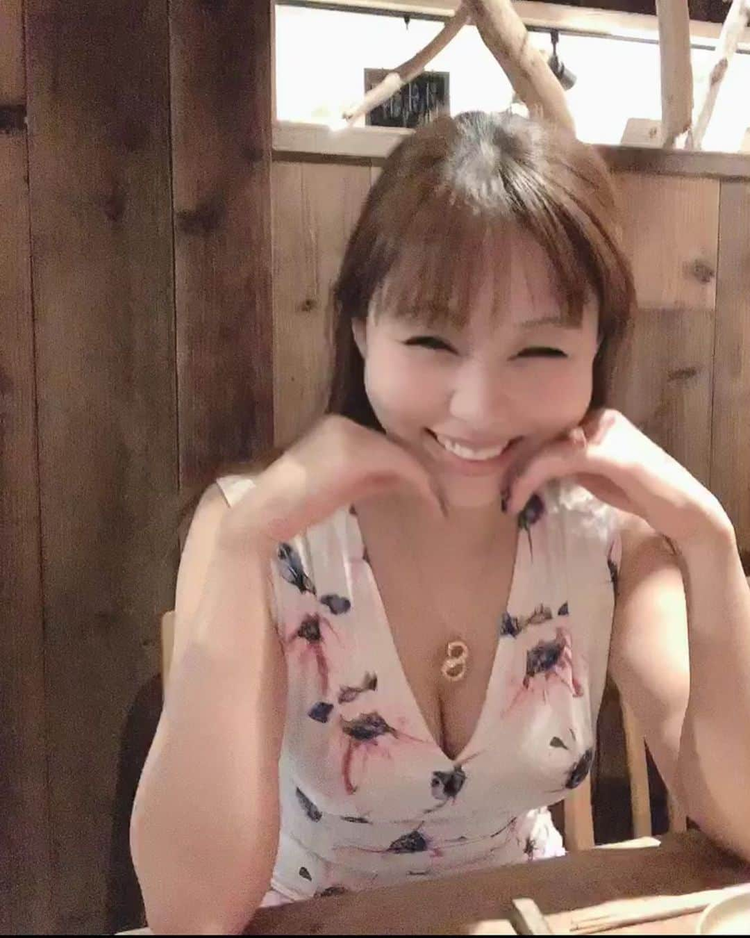 本田裕子さんのインスタグラム写真 - (本田裕子Instagram)「【あなたのコアが分かる方法。】 . 昨日Podcastを配信いたしました。 . 【Podcast番組】 https://goo.gl/2gBdev . 今回の放送は、【あなたのコアが分かる方法。】というテーマでお話しています。 . ★環境や条件などでは揺るがない、あなたのコアが浮き彫りになる方法。 . ★頼まれてもないのに、いつも「あなたのためにアドバイスする」というポジションに座りたがる人が、認識していないこと。 ★やりたいことはどんどん変わっていくので「どんな自分で在りたいか」を明確にし、それに沿って思いや行動を線で繋いでいくこと。（その上で自分のやりたいこと、大切な人が見えてくる方法） . ★「お客様は神様だ！」ではなく、「お互いが選ぶ」時代。 . ★歪んだ気持ちになってしまい、「自分は報われない・・」と疲弊したときに意識すること。 . ★夫のために、家族のために、従業員のために、お客様のために、読者のために、世界平和のために→すべては「自分のためという大欲だ♡」ということを、しっかり自覚しておくことが何故、大切なのか？ . . etc…是非お聴きください（╹◡╹）♬ . （インスタのプロフィール欄↑に貼ってますYouTubeのリンクの概要欄に、Podcast →『欲深い女が美しい理由』のリンクがあります。そちらから無料でお聴きになれます🙉♡） . …… #Podcast #コア #自分のコア #分かる方法 #環境や条件 #浮き彫りに #あなたのために #ポジション #疲弊 #やりたいこと #大切な人 #お互いが選ぶ時代 #どう在りたいか #自分のため #大欲 #自覚する #マインド #美容 #欲深い #美しい #美 #引き寄せ #美しい女 #メンタル #欲に素直に #本田裕子」1月18日 10時11分 - rinrin_yuko