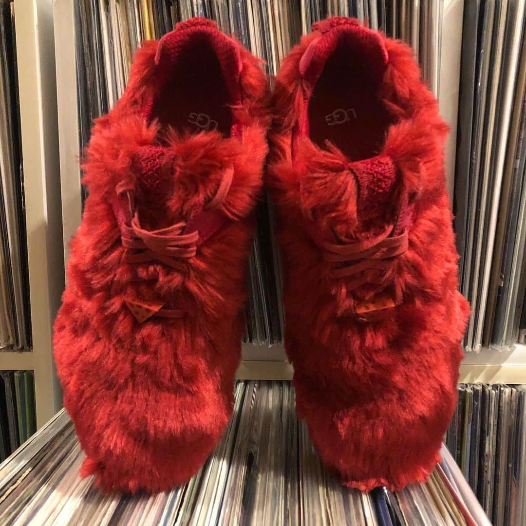 のインスタグラム：「寒い朝にムックムクな頂き物❣️ @uggjapan  @uggmens  #uggca805 #ugg12x12  #2020 #子年 #ネズミモチーフ  #赤いねずみ #感謝感謝」
