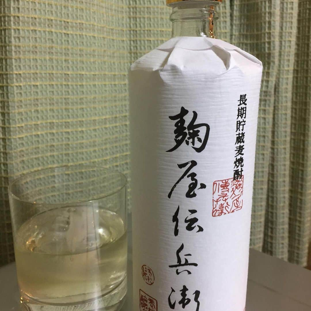 藤崎靖啓さんのインスタグラム写真 - (藤崎靖啓Instagram)「週末にお気に入りの焼酎をロックで🤩 癒されます😅 呑み過ぎ注意です🤪  #老松酒造 #大分県 #麦焼酎 #藤ちゃん #藤崎靖啓アナウンサー #テレビ高知」1月18日 10時24分 - yas_fujisaki