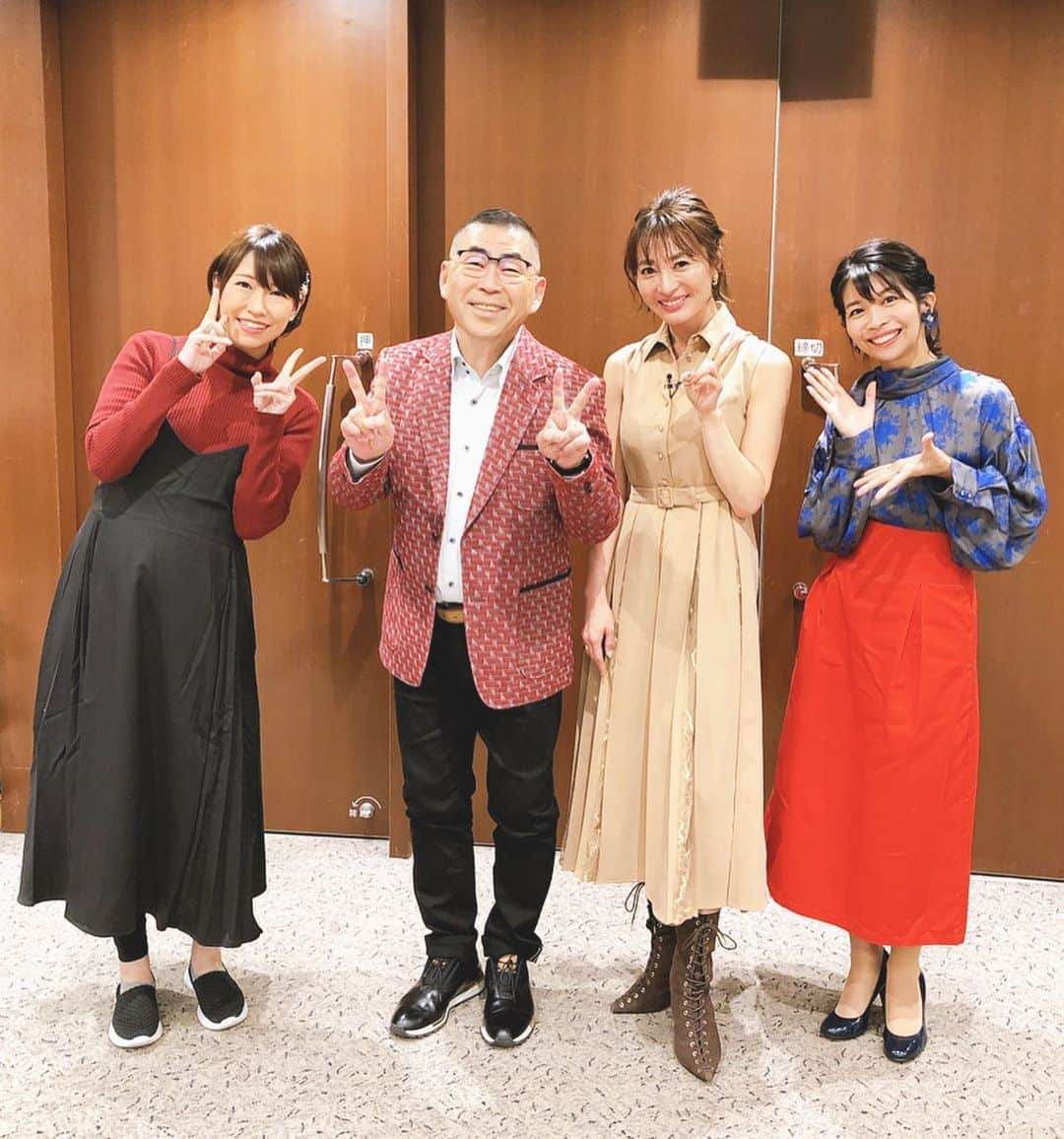 三倉佳奈さんのインスタグラム写真 - (三倉佳奈Instagram)「このあと12:15からNHK「生活笑百科」放送です！ 司会の南光さん、ゲストの新山千春さん、秘書の稲垣早希ちゃんと✨ 早希ちゃんは妊婦さん💕 この日が産休に入る前最後の収録でした。 今はもっと大きなお腹なんだろうなぁ…✨元気な赤ちゃんが産まれますように☺︎ . . #NHK#生活笑百科 #桂南光 さん #新山千春 さん #稲垣早希 ちゃん」1月18日 10時46分 - kana_mikura0223