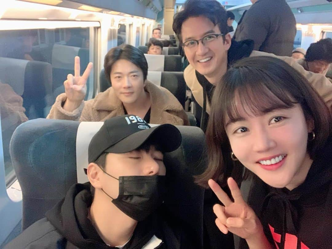 ファンウ・スルヘのインスタグラム：「히트맨 무대인사 대구로 출발합니다. 조금 있다 뵈요!!!🥰#히트맨#무대인사#대구#울산#부산#Hitman#권상우#정준호#이이경#황우슬혜」