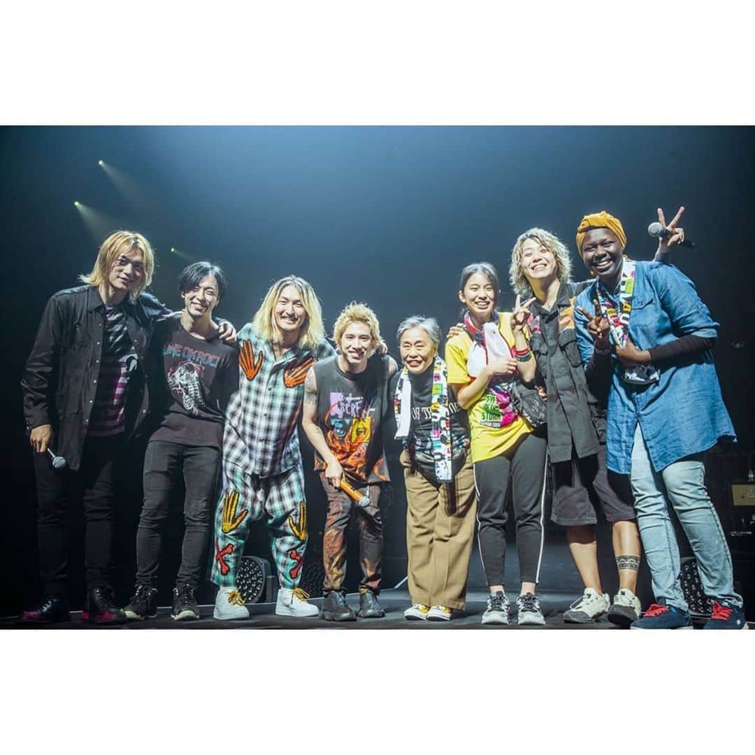 ONE OK ROCK WORLDさんのインスタグラム写真 - (ONE OK ROCK WORLDInstagram)「EYE OF THE STORM JAPAN TOUR 2019-2020 福岡,マリンメッセ福岡(2日目)  _ @10969taka 最高だったわ！福岡！ さすが俺の地元！笑笑 @cazrowaoki  You are the best!  Fukuoka! My territory as expected!  LOL @cazrowaoki  _ @toru_10969 最終日も激アツ！！さすが福岡！4日間最高の時間をありがとうね。また会いましょう！📸 @cazrowaoki  The last day was exciting as always! !  As expected Fukuoka!  Thank you for the wonderful four days.  See you! 📸 @Cazrowaoki  _ @tomo_10969 福岡4日目🔥  すべて出し切りました なんと伝えればいいのかわかりません  みんなには本当に感謝しています。 この思いはしっかり、置いて帰れたと思います。  厚みのある音が、天井まで突き抜けました。 みんなが輝いていました✨ 福岡、4日間ありがとう🌈  @cazrowaoki 📸  #熟成ラーメン　#マダム  Fukuoka Day 4🔥  I've given all I have. I don't know how to express my feelings But really thank you everyone. I think I can go home with this thought in mind. Sonorous sound penetrated to the ceiling. Everyone was shining.✨ Fukuoka,thank you for four days.🌈 @cazrowaoki 📸 #熟成ラーメン　#マダム  _ @ryota_0809 福岡ファイナル完全燃焼できた！ ありがとう！！！ なんか昨日は1番リラックスしてプレイできたわ☺️みんなのおかげ！ またすぐ戻ってくるからそれまで待っててや〜🤘 Photo by @cazrowaoki 📸  The final show in Fukuoka was completely burned out! Thank you! ! ! I was able to play in the most relaxed way yesterday, ☺️thanks to everyone! I'll be back soon and wait till that time ~ 🤘 photo by @cazrowaoki 📸  #oneokrockofficial #10969taka #toru_10969 #tomo_10969 #ryota_0809 #fueledbyramen #eyeofthestorm #eyeofthestormjapantour20192020」1月18日 10時58分 - oneokrockworld