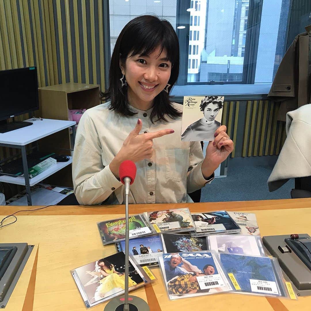 潮田玲子さんのインスタグラム写真 - (潮田玲子Instagram)「ニッポン放送LOVE & MELODYお聴きくださった皆さん、リクエストもたくさんありがとうございました😍🙌 今日は雪情報なんかもリスナーのみなさんからもたくさん教えてくれたのでみんなで番組を作っていった感じしました😍☝️ リスナーの皆さんとのやり取りができるラジオ！最高です！ 今日も楽しかったです💓 また皆さんとやり取りできるのを楽しみにしています！  追伸、光永亮太さんラブメロ聞いてくださってたみたいですー🙌🙌🙌 やったーーー笑笑✌️✌️✌️ #ニッポン放送 #loveandmelody #パーソナリティ #ピンチヒッター #リクエストたくさんありがとうございました #ラジコでも聞いてね」1月18日 11時10分 - reikoshiota_official