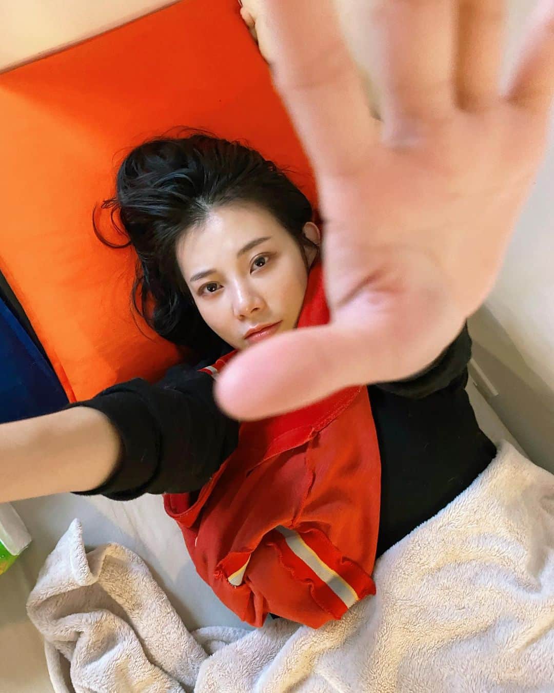 張香香のインスタグラム：「每次喝酒都不卸妝就睡了頭也沒洗好油哈哈哈哈哈哈哈哈哈哈哈哈哈哈哈哈哈哈哈哈哈哈哈哈哈哈哈哈哈哈哈 我好胎勾😀」