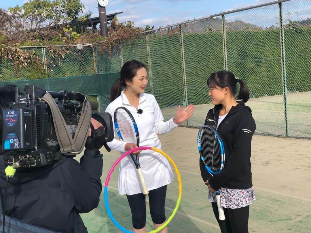 西口真央のインスタグラム：「元気丸・テレビ派でのテニス二宮真琴選手の特集😌🎾 中学・高校時代からパワフルなテニスをしていて、強くて！憧れの存在でした！！！ 私が広島でアナウンサーになってから、「取材をできるようにがんばるね！」「私もテニスがんばるよ！！」とお話させてもらっていたので今回特集をお伝えでき、とても嬉しかったです😭✨ . 広島出身でこよなく広島を愛する二宮選手！ 四大大会・東京オリンピックに向け、引き続き取材し応援します！！！」