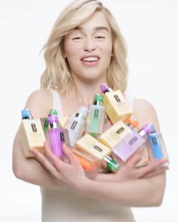 のインスタグラム：「エミリア・クラーク @emilia_clarke のお気に入りの1本はチェックした？  24通りの組み合わせから今のあなたに合った1本をカスタムできる #クリニークiD 。店頭であなたにピッタリの組み合わせを見つけて！  #クリニークiD #CliniqueiD  #iDYourself #クリニーク #ほめ肌」