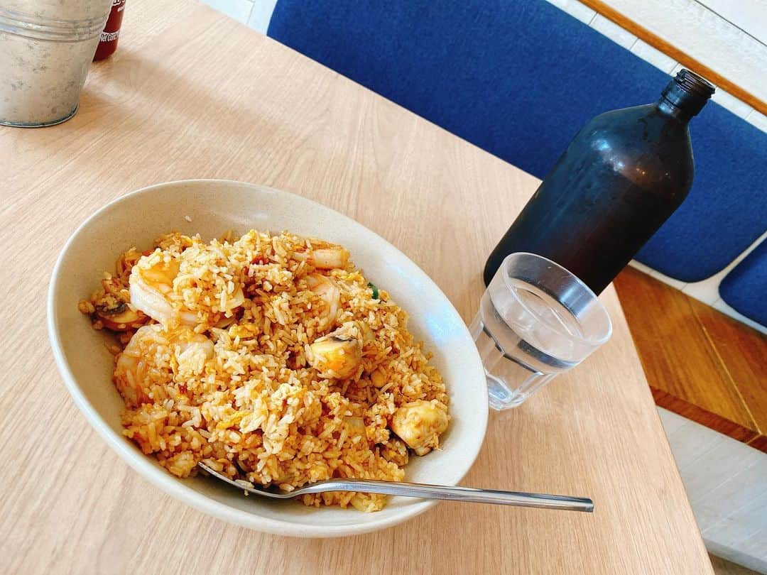 大瀧彩乃さんのインスタグラム写真 - (大瀧彩乃Instagram)「・ 今日は初めての大腸カメラとよくやってる胃カメラ📸 昨年から健康診断にちゃんと行くようにしました。 昨日から食事制限あるから終わったら色々食べたいな。 #2枚目のトムヤムチャーハンはお米何合分かわからないくらいの量 #billsはシドニーでしか行ったことないけど日本とメニュー一緒なのかな？ #ここはDarlingharst店🥞」1月18日 11時55分 - _ayanootaki_