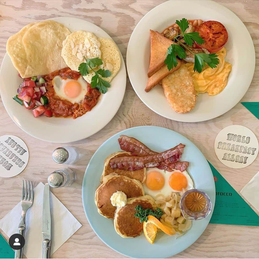 4yuuu!さんのインスタグラム写真 - (4yuuu!Instagram)「. 東京で世界各地の朝ごはん🥞が楽しめる 『WORLD BREAKFAST ALLDAY🍽』 . こちらでは、 2ヶ月ごとに世界各国の朝ごはんをご紹介している🎤 という食育にもぴったりなお店👆 . 外苑前店🚩では ✔イギリス ✔台湾 ✔メキシコ 原宿店🚩では ✔イギリス ✔アメリカ ✔スイス の朝ごはんをレギュラーメニュー📖✨としてご用意👐 . 食を通して、世界🌏に目を向けてみるのもいいですね❗ . ◆WORLD BREAKFAST ALLDAY(ワールド ブレックファースト オールデイ) @world_breakfast_allday  住所：〒150-0001 東京都渋谷区神宮前3-1-23-1F ※地下鉄「外苑前」駅から5分 電話 : 03-3401-0815 営業時間：7:30～20:00（ラストオーダー19:30） 定休日：不定休​ . @rie_tabi . #カフェスタグラム #東京カフェ #東京観光 #カフェ #モーニング  #モーニングプレート #カフェ巡り好きな人と繋がりたい #カフェご飯 #朝ごはん #世界の朝ごはん #カフェ巡り #デートスポット #食べ歩きの旅 #カプチーノ #東京グルメ #東京旅行 #朝食 #ワンプレート #コーヒー #外苑前 #sns映え #人気カフェ #外苑前ランチ #原宿カフェ #原宿 #sns映え #インスタ映え #worldbreakfastallday #原宿カフェ #イギリス #アメリカ #スイス」1月18日 11時58分 - 4yuuu_com