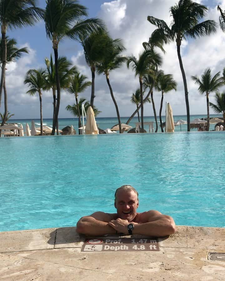 ドルフ・ラングレンのインスタグラム：「Cooling off in the Dominican Republic at the Cana Dorada Film Festival. Fantastic place!」