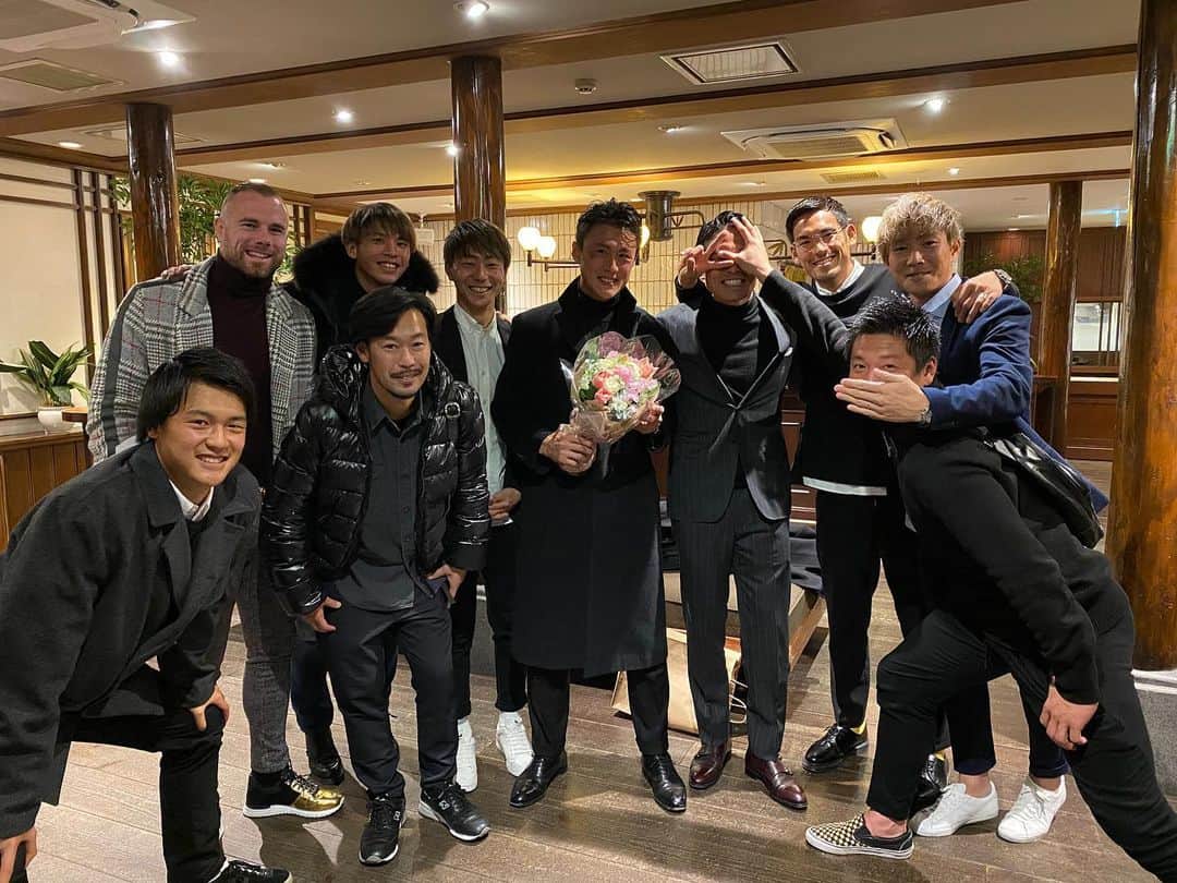 森脇良太さんのインスタグラム写真 森脇良太instagram 昨日は京都サンガf C の後援会パーティーへ しかし誰よ 森脇の顔を隠したのは 笑 ハイチーズの時に急に目の前が暗くなったんやけど 笑 Kyotosanga Official 京都サンガ 後援会 パーティー 顔