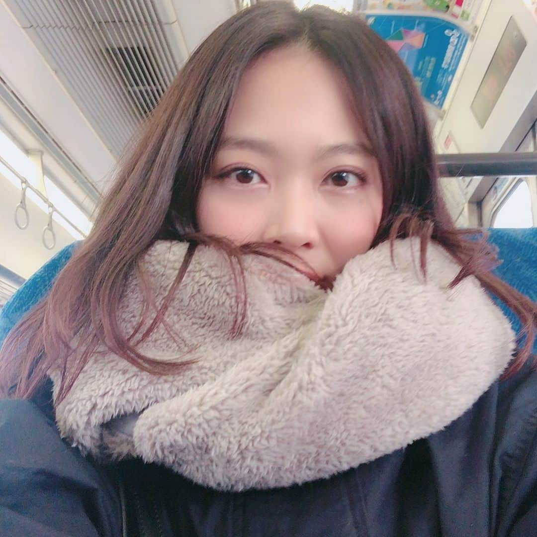 齊藤このみさんのインスタグラム写真 - (齊藤このみInstagram)「今年もテレビ愛知#ナゴヤビジネスレポート　観ってね〜🤤🥴😊😆👀 1月19日22:48〜OA  外ではモコモコだけど、 ぽかぽかおうちでのロケ楽しかった〜 🥴🥴🥴🏠☀️ #アースラみたい#🐙#アースラは1989年公開のディズニー映画『リトルマーメイド』に登場する海の魔女です」1月18日 12時21分 - konosuke1006