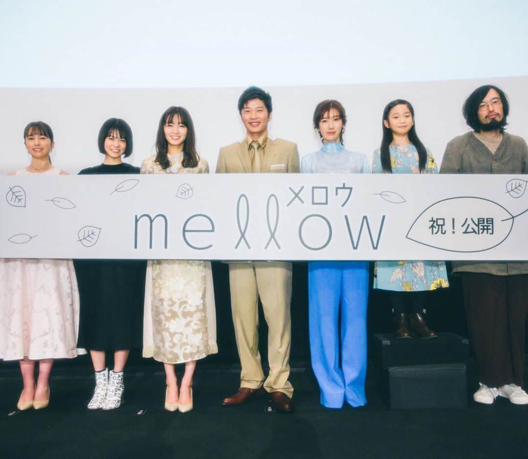 ともさかりえさんのインスタグラム写真 - (ともさかりえInstagram)「. 「mellow」 初日舞台挨拶でした 様々な「好き」が交錯するお話です 私が演じた「好き」の形は ほんのり独特ではありますが 彼女なりに筋の通った気持ちを 愉しんでいただけましたら幸いです 今泉監督がもつ可笑しみ溢れた素敵な作品 ぜひ劇場でご覧くださいませ #mellow #今泉力哉 監督 #田中圭 さん  #岡崎紗絵 さん #志田彩良 さん #松木エレナ さん #白鳥玉季 さん #ともさかりえ #トップス @aewen_matoph  #パンツ #サンダル @farfetch  #リング @enasoluna_official」1月18日 12時26分 - rie_tomosaka_official