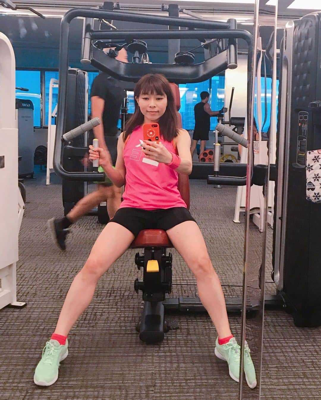 のインスタグラム：「やっほ❤️昨日からバンコクに来ていまーす♪「パトゥムワン プリンセス」（５star💫Pathumwan Princess Hotel)ホテルへ滞在させていただきます★  昨日、着いてすぐホテルのGymでtraining!なんとぉ、studioが２つもあつて、ZUMBA❤️出ました❤️ .  日本の内容と曲とコリオも同じのが半分くらいあってめっちゃテンション上がるー❤️ .  今夜はMuay Thaiのlesson楽しみ💗martial❤️ @pprincesshotel  サイアムエリアの中心に位置するこのホテル。 最高の立地です。💗 巨大なMBKショッピングセンター（マーブンクロンショッピングセンター）に直結していて食事や、買い物してすぐに部屋戻れるのも嬉しい♪💗❤️ . .  Pathumwan Princess Hotel, Bangkok  444 MBK Center, 9th Floor, Phayathai Road, Wangmai, Pathumwan, Bangkok 10330 THAILAND . . .  #PR #PathumwanPrincessHotel #バンコク　#バンコクホテル　#タイ旅行 #バンコク旅行　#タビジョ　#旅好き女子　#バンコク女子旅　#バンコクホテル #MBKCenter　#ラグジュアリーホテル　#観光PR #旅インスタグラマー　#東南アジア #海外旅行　#トラベラー　#旅好き　#サイアム　#サイアムパラゴン　#女子旅 #南国リゾート　#今日のコーデ　#インスタグラマー　#インフルエンサー #フィットネス女子 #筋肉女子 #マイトリップmiya #マイトリップ #トレーニング女子 #トレーニング好き」