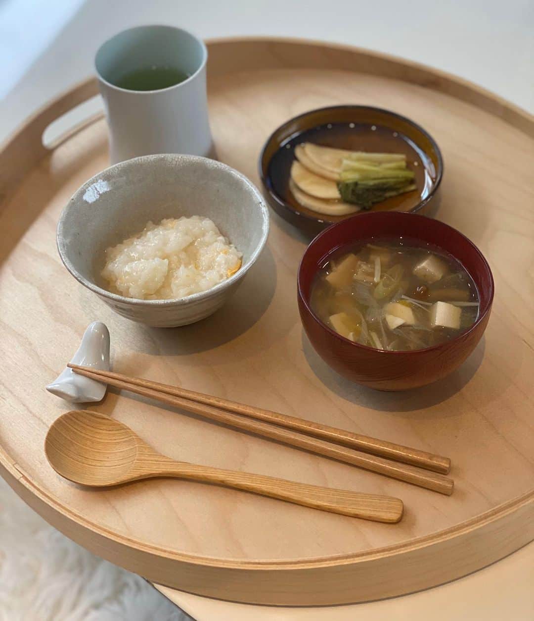 氷川きよしさんのインスタグラム写真 - (氷川きよしInstagram)「今日は自宅で優しいごはん。たまご粥　キノコと豆腐の和風スープ　かぶの昆布じめも手作りだよんw  by kii  #氷川きよし #hikawakiyoshi #自宅ごはん #kii #bykii #キヨラー」1月18日 12時48分 - hikawa_kiyoshi_official