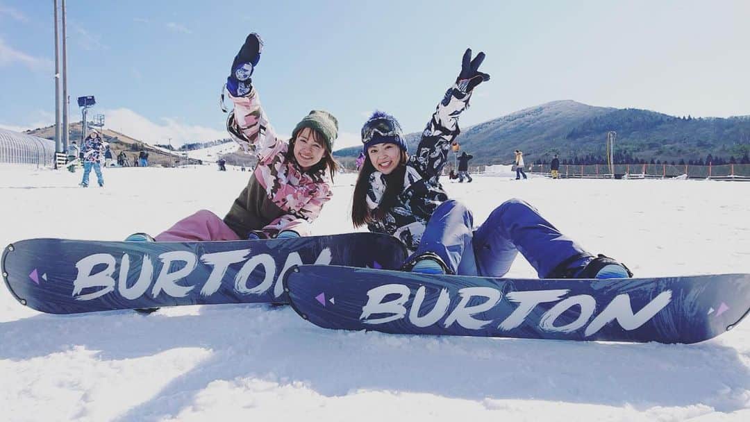 常盤よしこのインスタグラム：「若っ人ロケ♫ おがっちさんと初めてのロケです♫ 九重森林公園スキー場ー！！ 放送は来週の土曜日でーす！  #tku#若っ人ランド#九重森林公園スキー場 #スノボ女子」