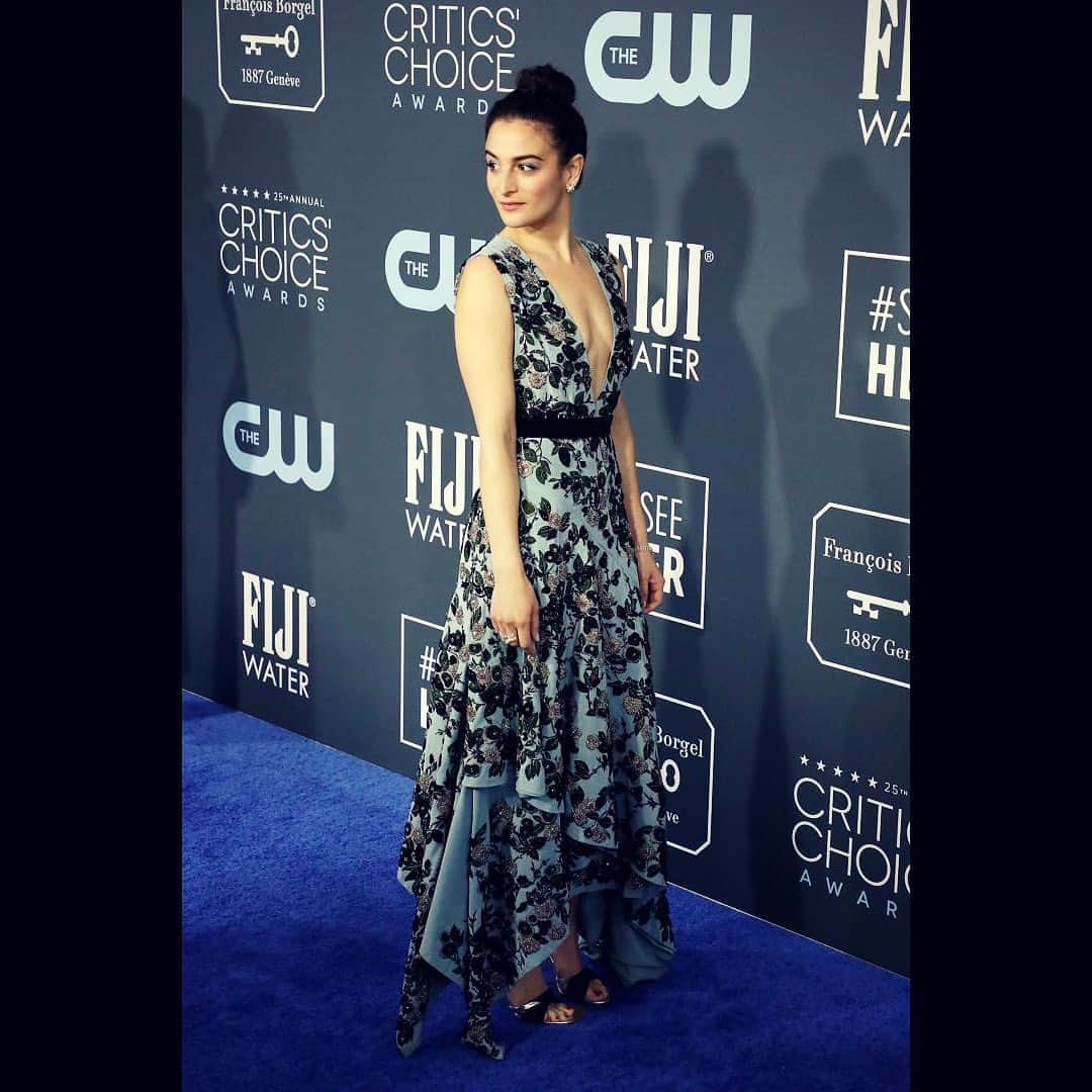 Monty Jacksonのインスタグラム：「@jennyslate x Critics Choice #styledbymrmontyjackson」