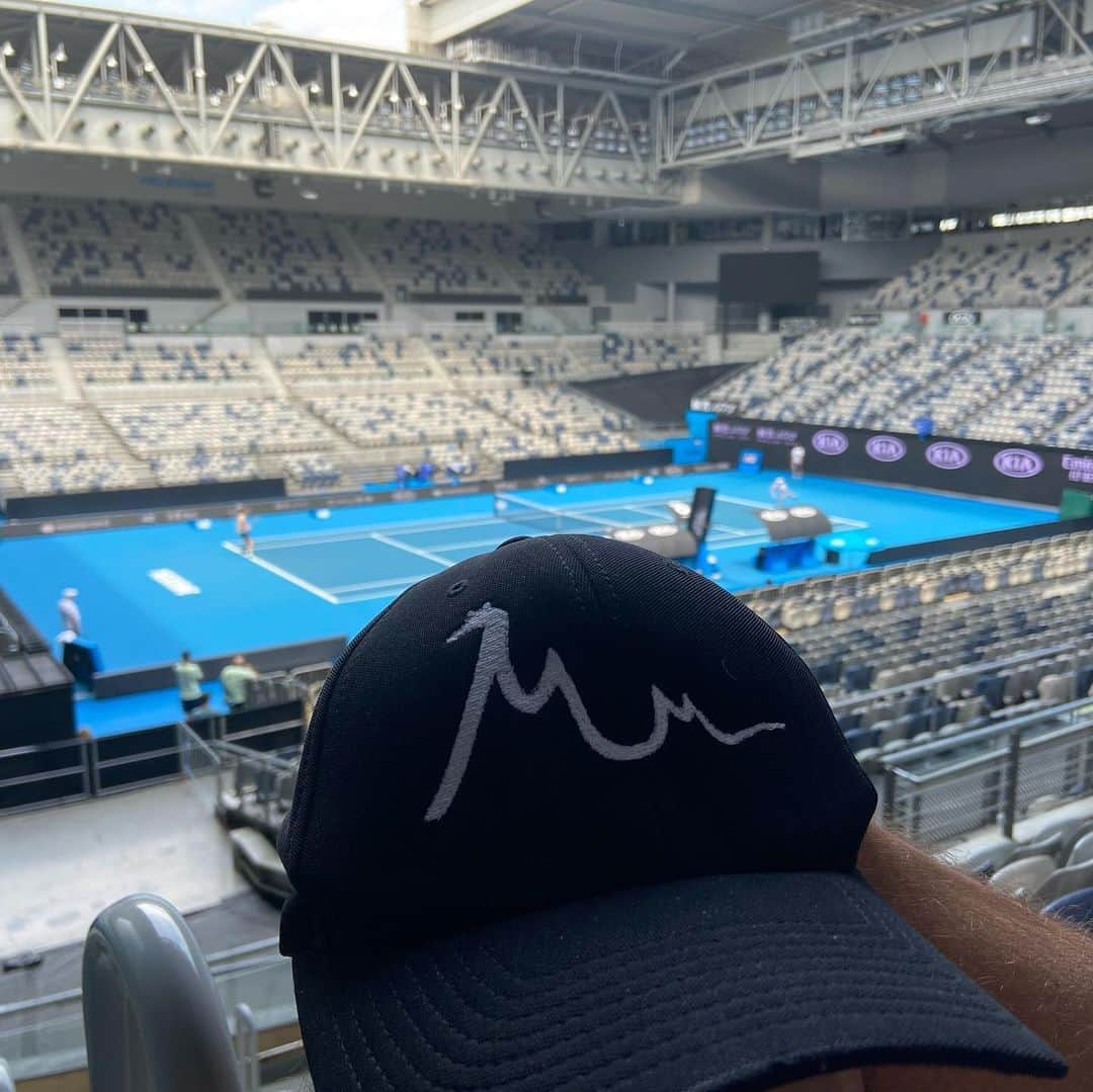 マルセロ・メロさんのインスタグラム写真 - (マルセロ・メロInstagram)「Australian Open 2020 ! Muito feliz por estar aqui mais uma vez, como já sabem ano passado eu não vim por causa de uma lesão ! Vaaaamo q vaaamo com tudo esse ano. . .  @centauroesporte @itambe @meubmg @taroiigroup @orfeucafes #cbt #melokubot #somostodosgirafa @atptour」1月18日 13時05分 - marcelomelo83