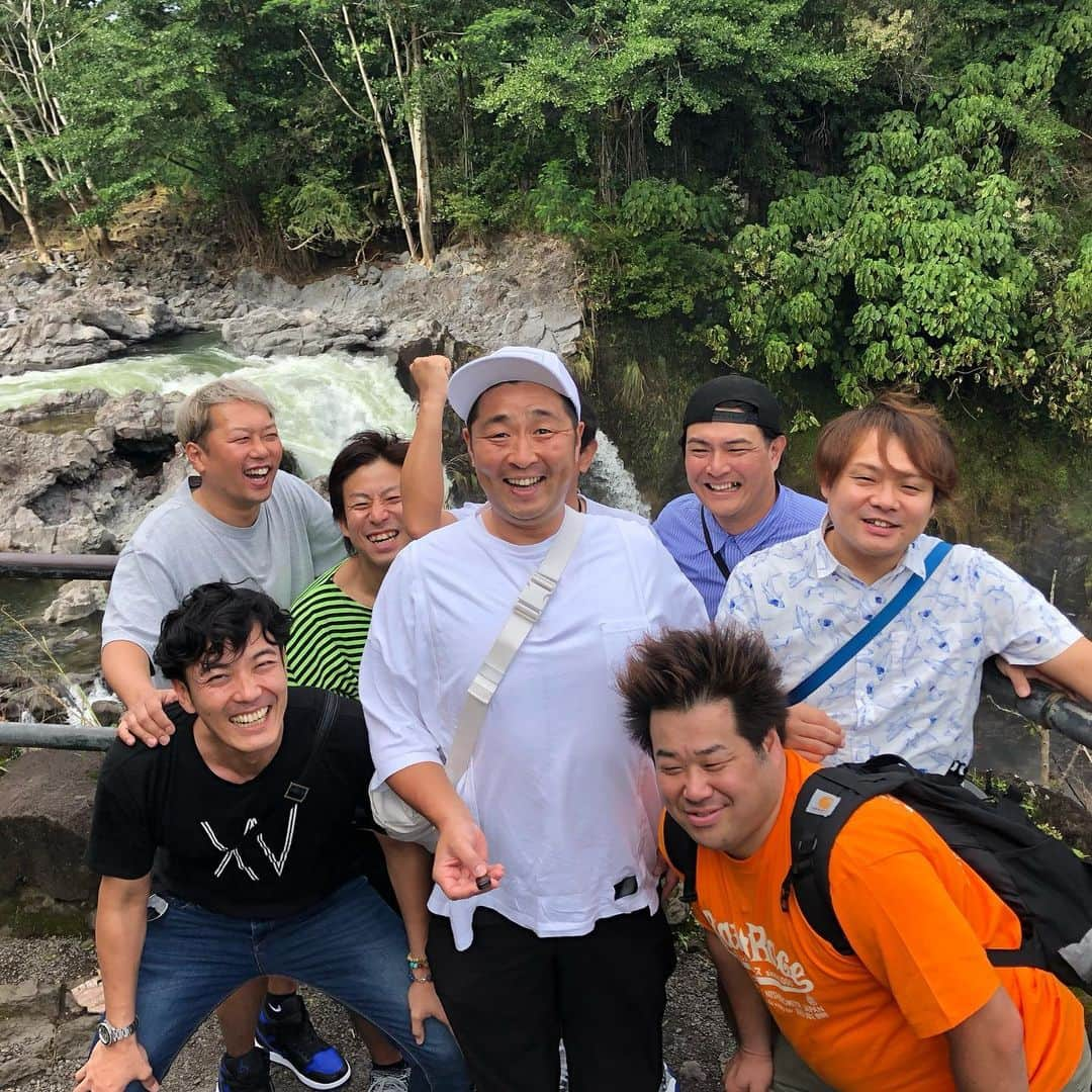 浜田雅功の旅日記さんのインスタグラム写真 - (浜田雅功の旅日記Instagram)「あれ…？ はい。 ひょっこりはん。  #浜ちゃん後輩と行くハワイ島で休日 #浜田雅功 #ライセンス井本 #どりあんず平井 #どりあんず堤 #サカイストまさよし #チーモンチョーチュウ菊地 #プラスマイナス岩橋 #天竺鼠瀬下 投稿者平井」1月18日 13時15分 - hamachankyuzitsu