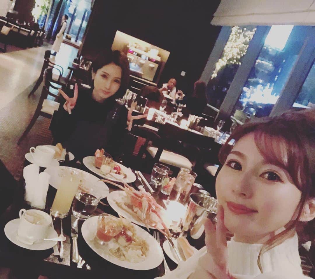 辰巳ゆいのインスタグラム：「こじさんと、蟹食べまくりー♪﻿ してきた♪﻿ ﻿ 2人でお腹パンパンでしたー🤣🤣﻿ ﻿ 楽しい計画も💕立ててきたー😍﻿ 今から楽しみ♪楽しみ♪﻿ ﻿ 昨日も、あっという間に時間になってしまったー🤣﻿」