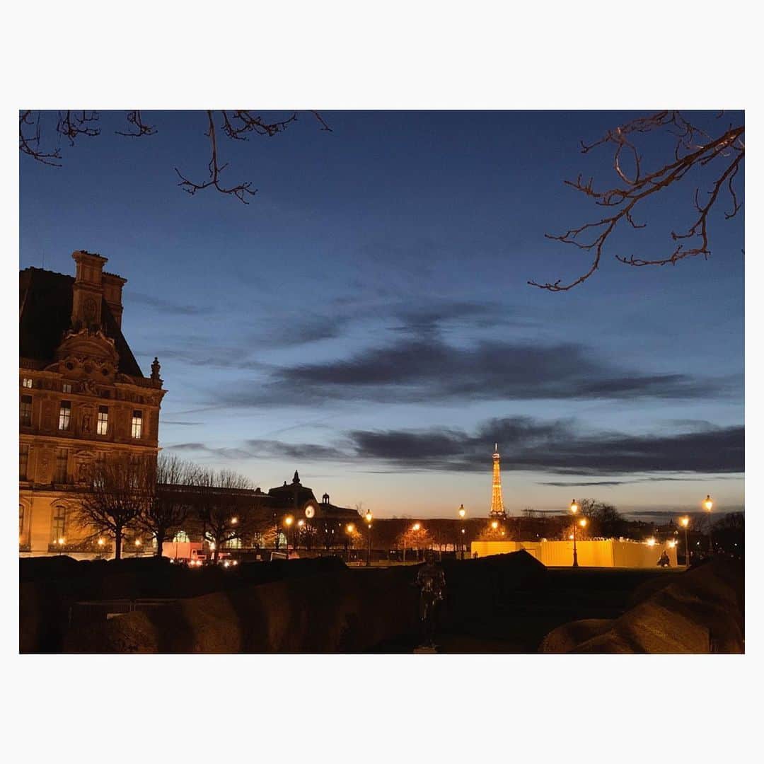辺見えみりさんのインスタグラム写真 - (辺見えみりInstagram)「空が綺麗  #paris #パリ #LatourEiffel」1月18日 13時49分 - emiri_hemmi