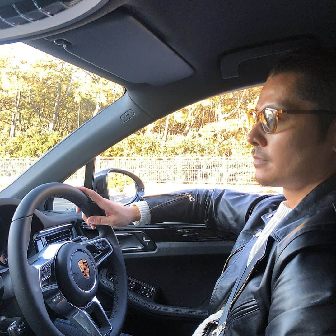 高田朋佳さんのインスタグラム写真 - (高田朋佳Instagram)「"When I returned to Japan, I went for a driving with my family. I felt choosing 【Porsche Drive】was one of a great choice for myself and my family actually…" Porsche Drive：Porsche Premium Car Rental service http://bit.ly/2TpuyP3 ———————————————————————— #newcolonialstyle #jetset #singapore #luxuryresort #colonyclothing #singaporelife #singaporestyle  #lifestyle #fashion  #Porsche #PorscheDrive #PR #ポルシェ #虎ノ門 #虎ノ門ヒルズ #drive #ドライブ」1月18日 13時59分 - tomoyoshi_takada