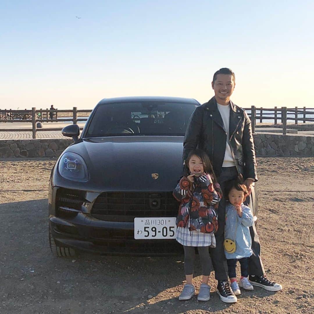 高田朋佳のインスタグラム：「"When I returned to Japan, I went for a driving with my family. I felt choosing 【Porsche Drive】was one of a great choice for myself and my family actually…" Porsche Drive：Porsche Premium Car Rental service http://bit.ly/2TpuyP3 ———————————————————————— #newcolonialstyle #jetset #singapore #luxuryresort #colonyclothing #singaporelife #singaporestyle  #lifestyle #fashion  #Porsche #PorscheDrive #PR #ポルシェ #虎ノ門 #虎ノ門ヒルズ #drive #ドライブ」