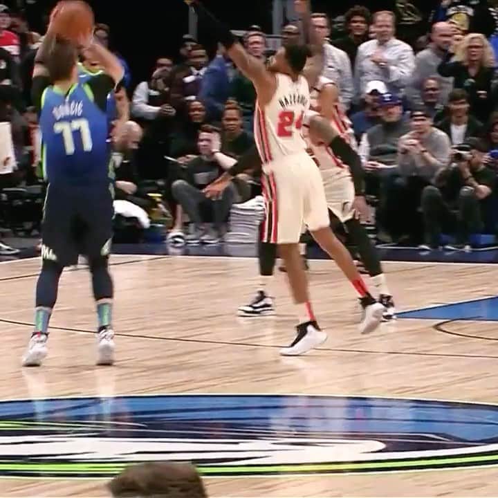 NBAさんのインスタグラム動画 - (NBAInstagram)「@lukadoncic steps back for his career ...
