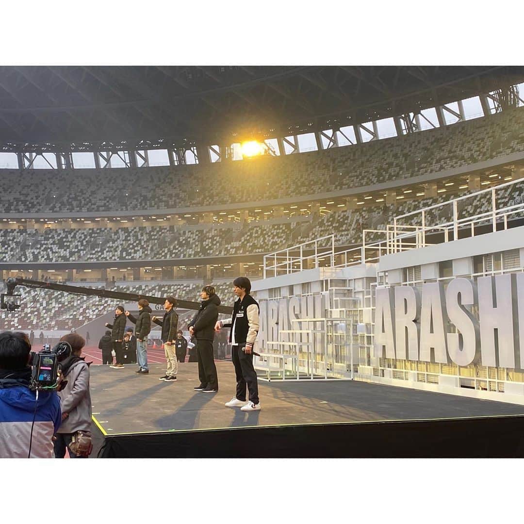 嵐（ARASHI）さんのインスタグラム写真 - (嵐（ARASHI）Instagram)「国立競技場での柿落としイベント本番前最後のリハーサル風景 One final rehearsal before the opening event of a new National Stadium. #嵐 #ARASHI」1月18日 14時25分 - arashi_5_official