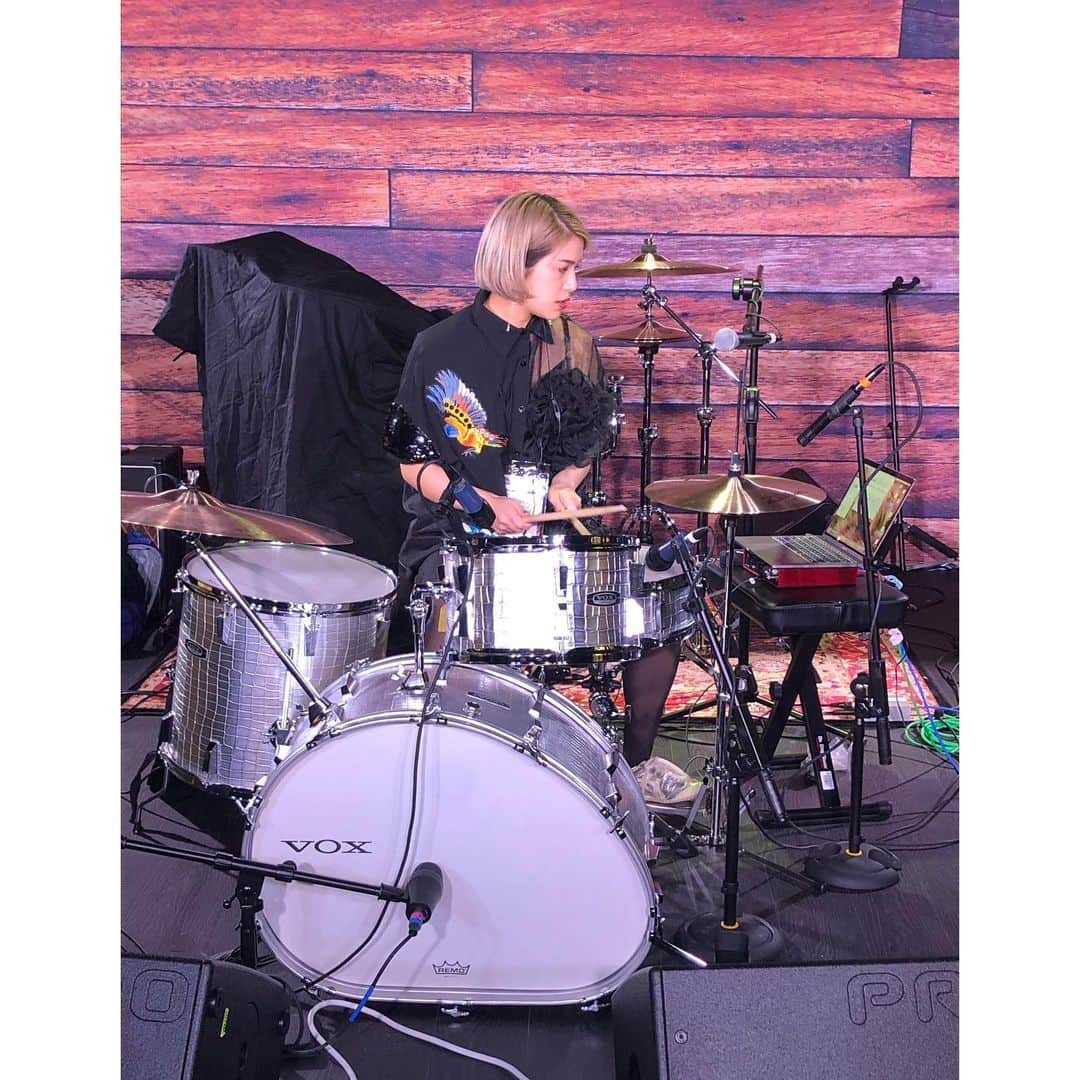 岡田真帆のインスタグラム：「@NAMM show.  ストーリーばっかりアップしちゃってましたが、ただ今ロスにおります。NAMMにてデモ演させていただきました！ すごく貴重な経験でした！  #namm」