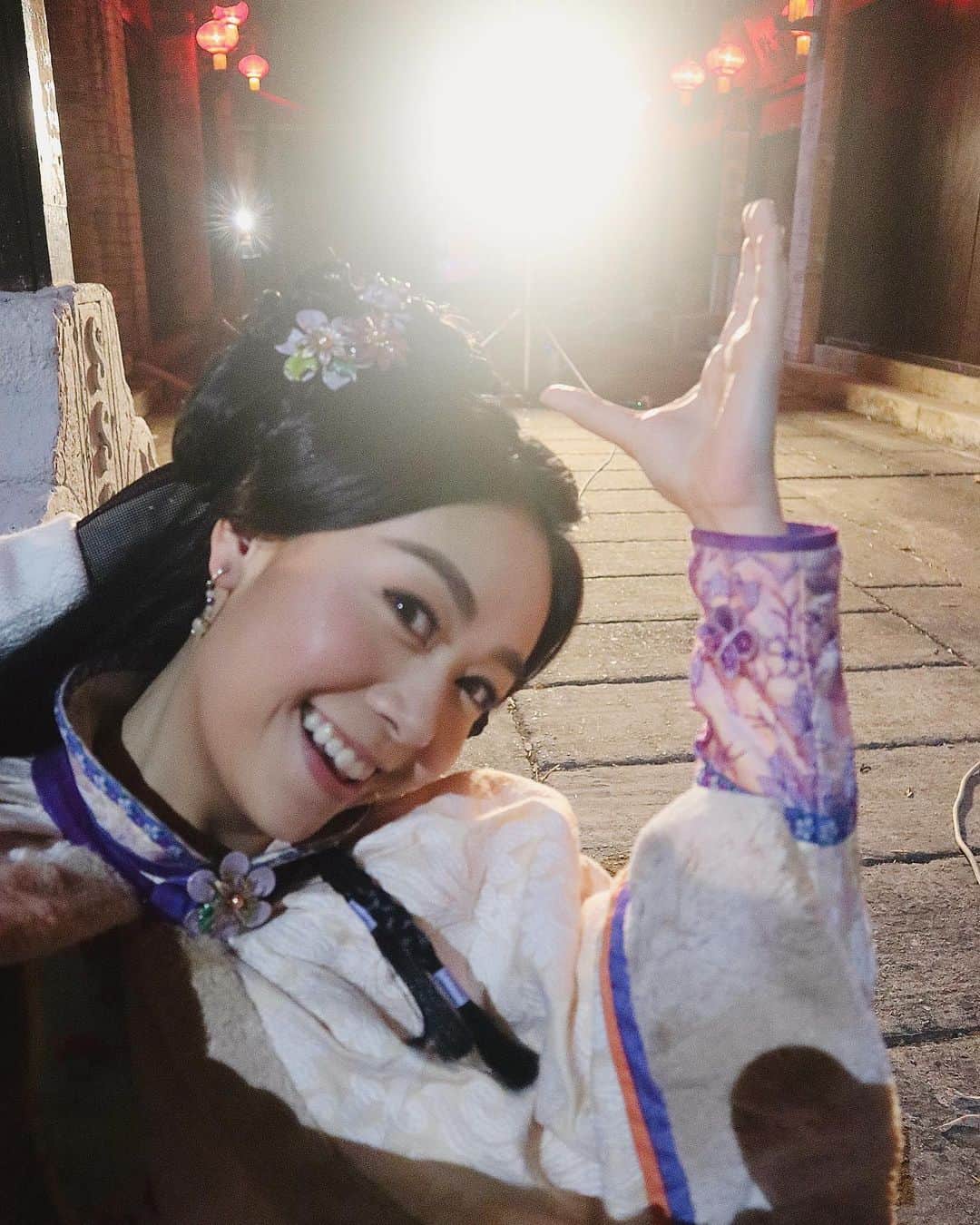 ジャクリーン・ウォンのインスタグラム：「留下的、都是拍攝時的笑聲同歡樂。thank you team. 🌕」