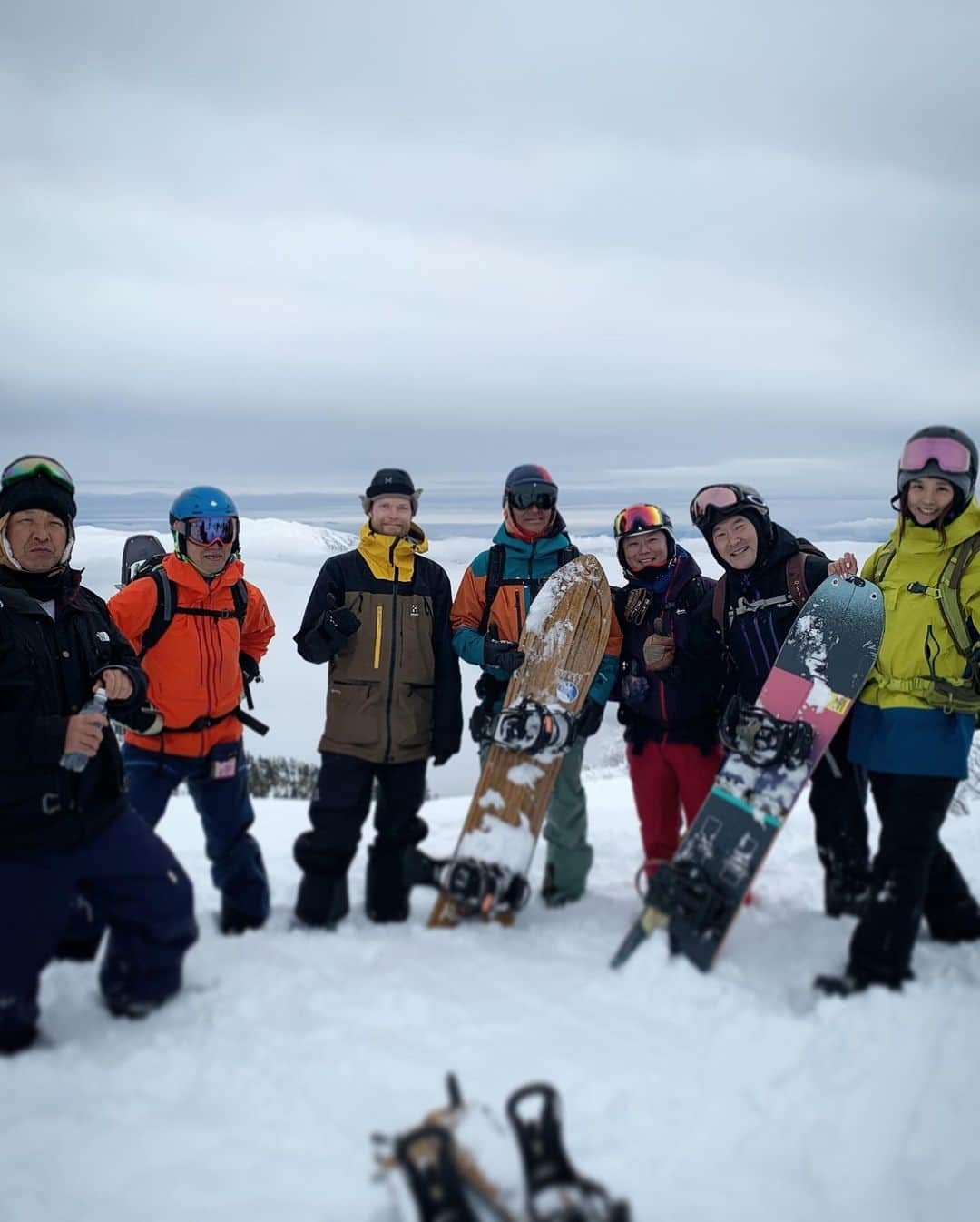 田中幸さんのインスタグラム写真 - (田中幸Instagram)「山の中で アンティアウティ @anttiautti 遭遇  私の青春スノーボード時代の 憧れのライダーでもある  コンテストシーンから バックカントリーへ  なんだか嬉しい 突然のサプライズでした🤘  みんないたから ツンデレ通しました😎  #山の出会い #最高 #魚沼のジャイアンに感謝」1月18日 14時30分 - sachitanaka