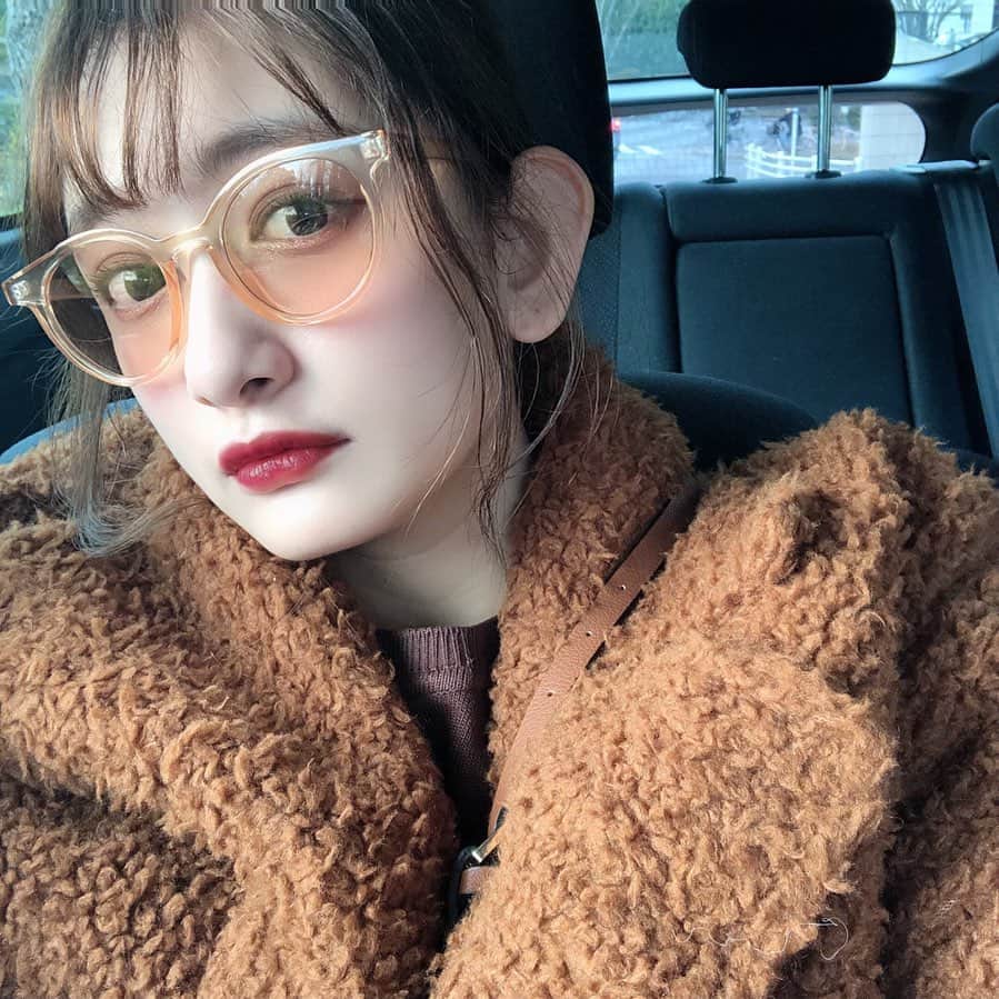のインスタグラム：「新しいくりあ👓かわいい〜 ． ． ． ． #クリアメガネ#クリアサングラス#クリア#ファッション#プチプラ#私服#きゃのんコーデ#fashion#code#coordinate#accessory#sunglasses」