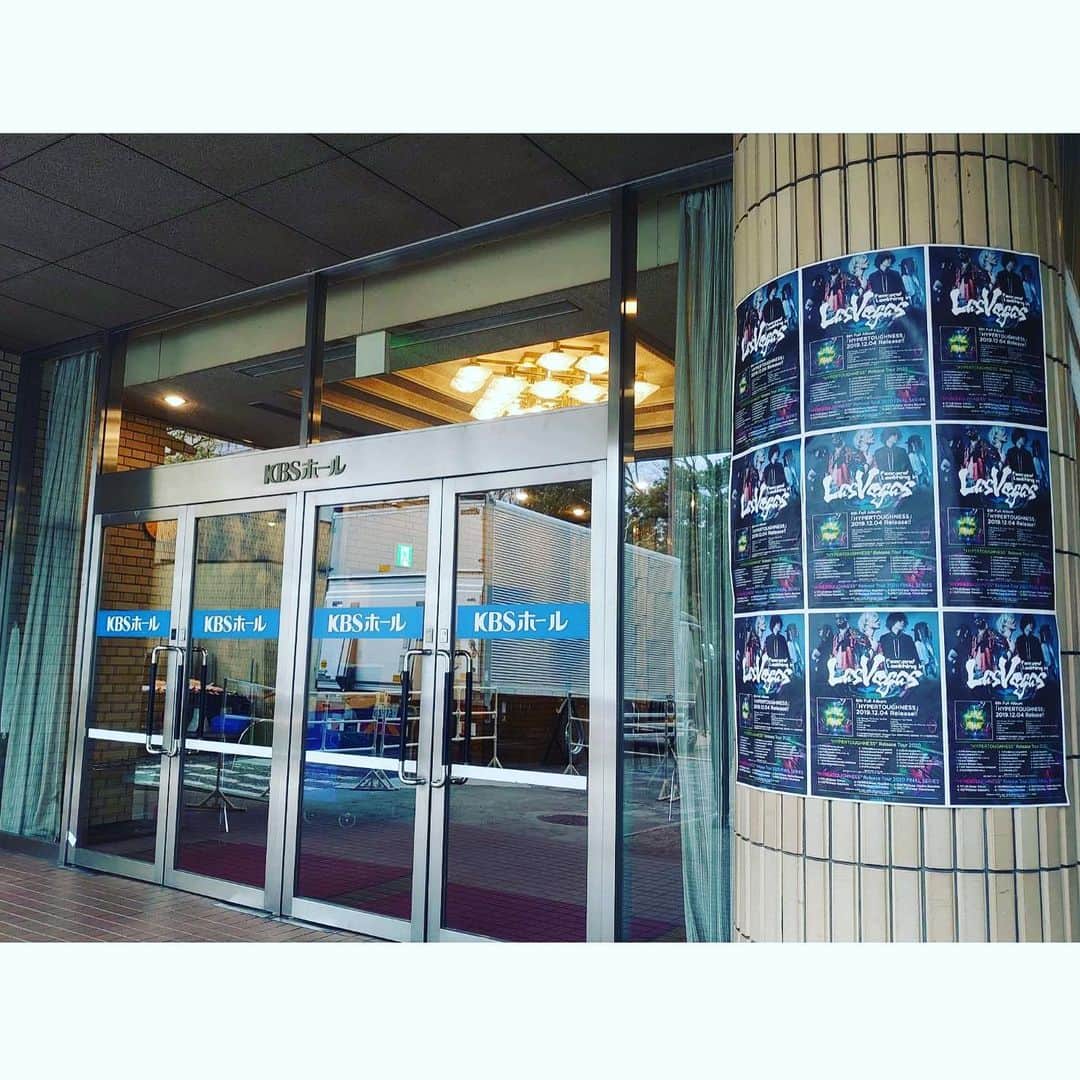侑威地さんのインスタグラム写真 - (侑威地Instagram)「本日はこちら(￣^￣)ゞ Fear, and Loathing in Las Vegasの”HYPERTOUGHNESS” Release Tour 2020@KBS京都です。 昨年同様、新年早々に京都でできるの最高‼️ラスベガスに感謝‼️ よろしくお願いします!!!!!!!!!! #rottengraffty #falilv」1月18日 14時51分 - yuichi_rotten