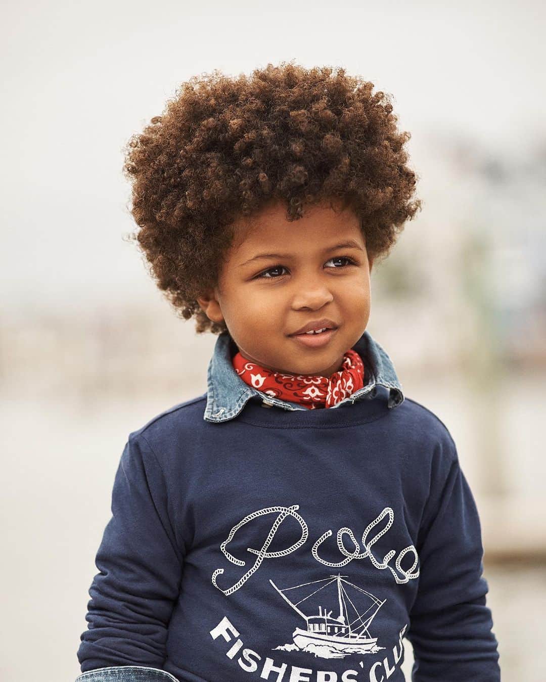 Polo Ralph Laurenさんのインスタグラム写真 - (Polo Ralph LaurenInstagram)「Seaside-inspired graphics come to life in our new kid's collection of transitional attire.  Discover graphic sweatshirts and tees for kids via link in bio.  #PoloRalphLauren #RLKids」1月19日 1時54分 - poloralphlauren
