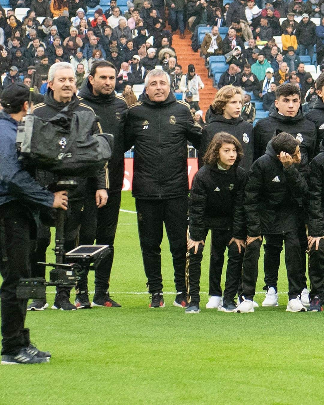 LFPさんのインスタグラム写真 - (LFPInstagram)「👏💜🏆 The Bernabeu pays tribute to the @realmadridacademy team champions of #LaLigaPromises! • 👏💜🏆 ¡El Bernabéu homenajeó al equipo del @realmadridacademy campeón de #LaLigaPromises! • #RealMadrid #LaLigaSantander #LaLiga #Young #Bernabeu」1月19日 0時22分 - laliga